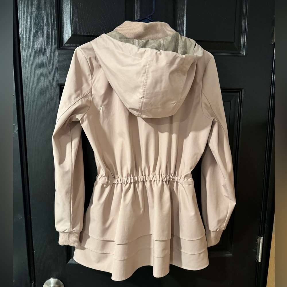 Feminine casual rain jacket